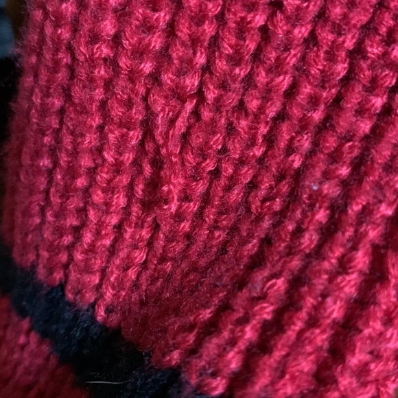 HOT TOPIC - CUTE BLACK & RED SWEATER WITH SKULL ๐ - Picture 8 of 9